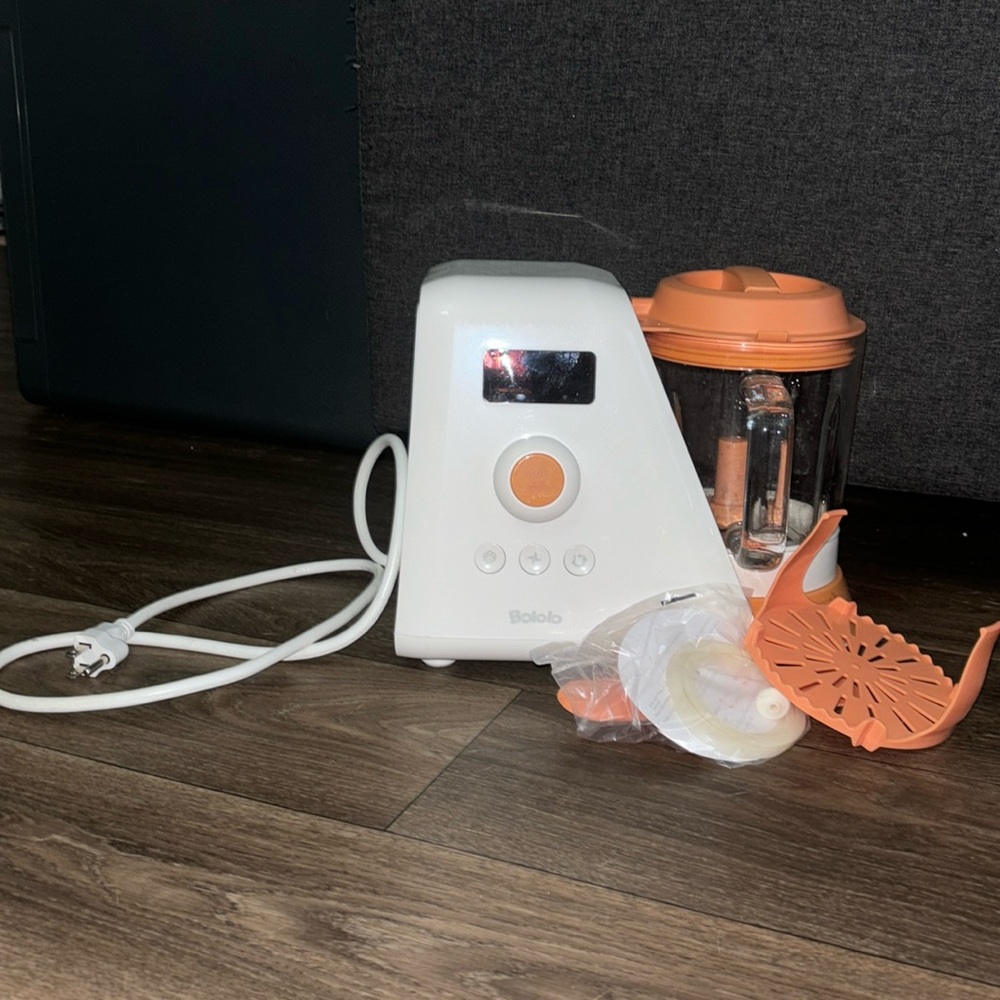 This is a brand new bololo baby food maker and steamer!